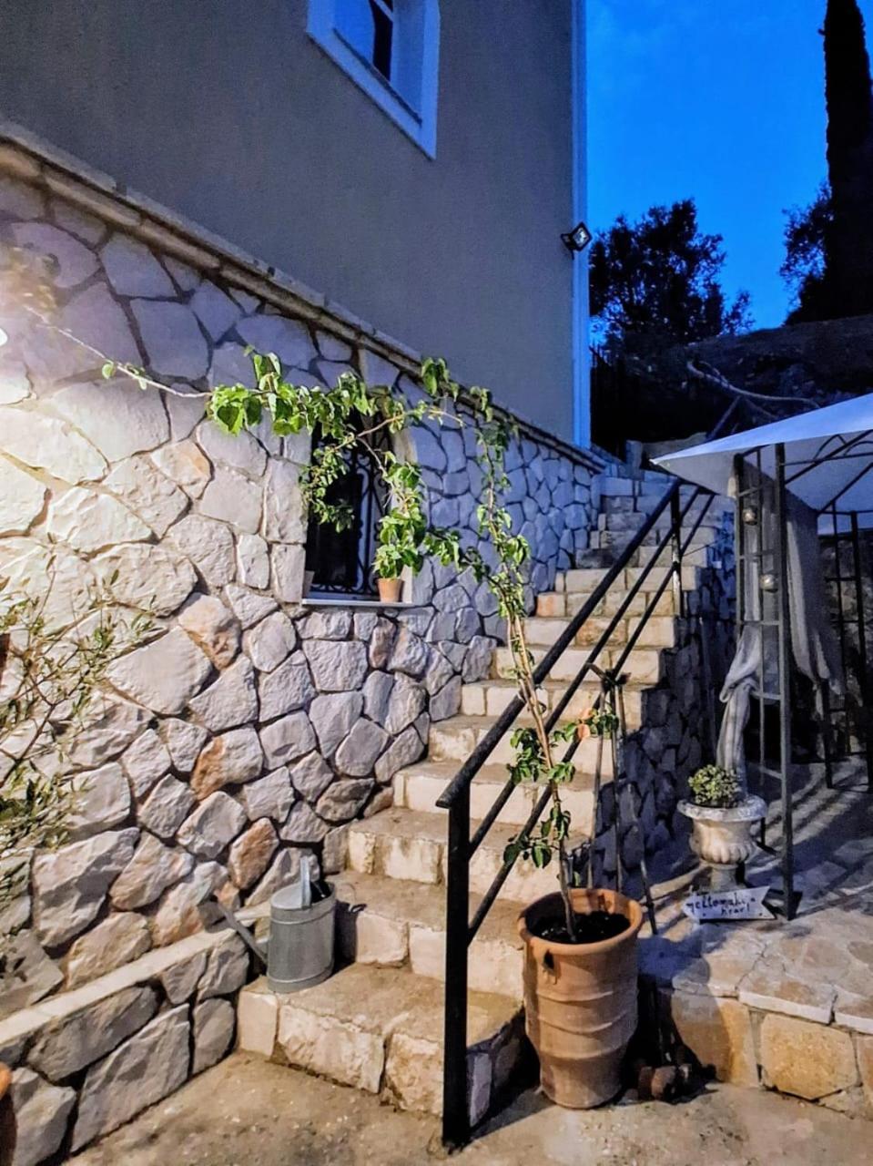 Meltemaki Lägenhet Mouzákion Exteriör bild